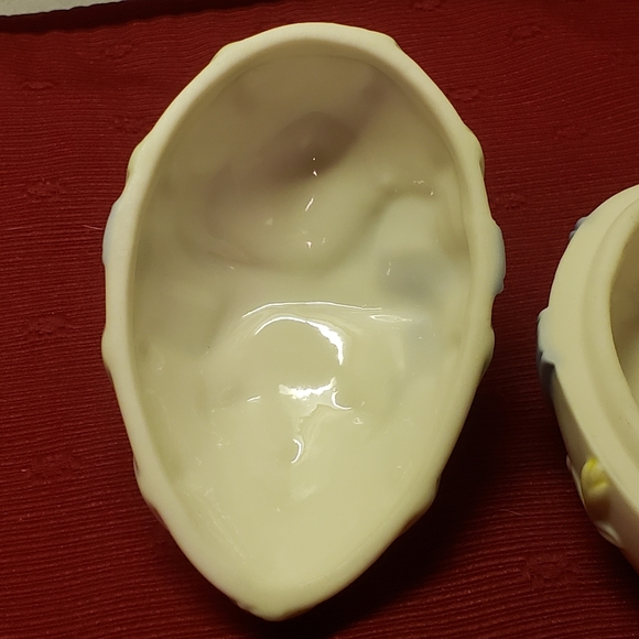 Vtg Porcelain Easter Egg Trinket Box Flowers & Bow - Picture 8 of 10